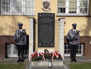 Komendant Powiatowy Policji w Węgrowie oddał hołd ofiarom zbrodni katyńskiej
