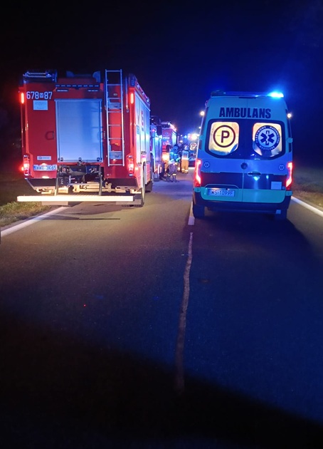 Wypadek samochodu z rowerzystami w Roguszynie