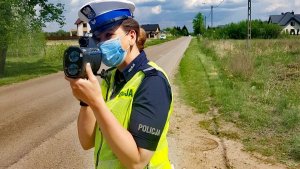 Policjanci ruchu drogowe w trakcie działań prędkość