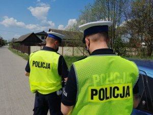 Policjanci ruchu drogowe w trakcie działań prędkość