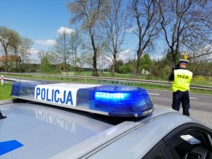 Policjanci ruchu drogowe w trakcie działań prędkość