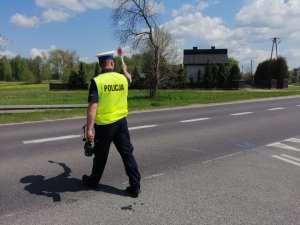 Policjanci ruchu drogowe w trakcie działań prędkość