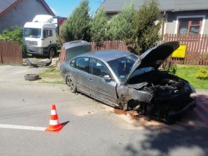 Uszkodzony pojazd po zdarzeniu.