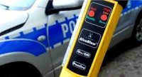 Alcoblow. W tle radiowóz