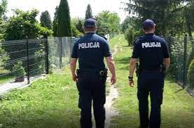 Policjanci w trakcie patrolu ogródków działkowych