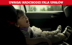 Dziecko płaczące w samochodzie.