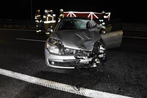 Uszkodzone auto po potrąceniu pieszych na S8