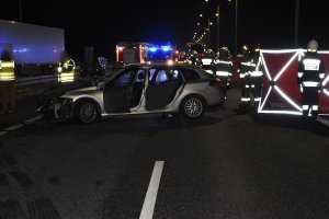 Uszkodzone auto po potrąceniu pieszych na S8