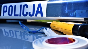 Policja alkomat i tarcza do zatrzymywania pojazdów.