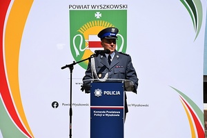Święto Policji w Wyszkowie. Na zdjęciach policjanci oraz zaproszeni goście.