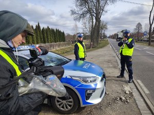 Policjanci wspólnie z ekipą programu STOP DROGÓWKA