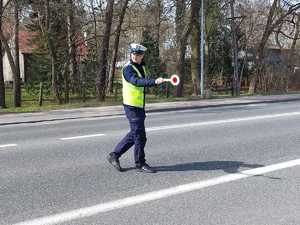 Zdjęcia z pracy policjantów w Święta oraz ze zdarzeń drogowych.
