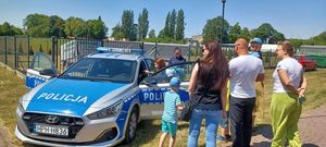 Policjanci dzieciom.