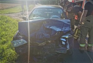 Uszkodzone pojazdy- uczestnicy kolizji drogowej.