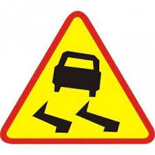 znak drogowy ostrzegawczy o trudnych warunkach drogowych - UWAGA ŚLISKO