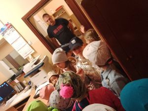 wizyta przedszkolaków w posterunku policji w Biezuniu