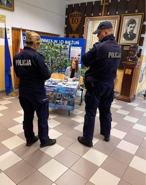 promocja zawodu policjanta dni otwarte LO Bieżuń
