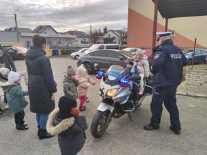 przedszkolaki z wizytą w żuromińskiej komendzie policji