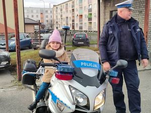 przedszkolaki z wizytą w żuromińskiej komendzie policji
