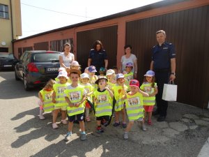 przedszkolaki podczas wizyty w KPP Żuromin