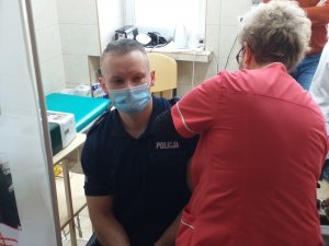 policjanci żuromińskiej komendy podczas szczepień przeciwko Covid-19
