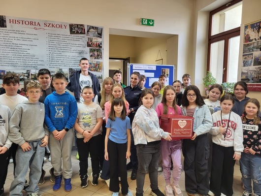 młodzież ze szkoły podstawowej