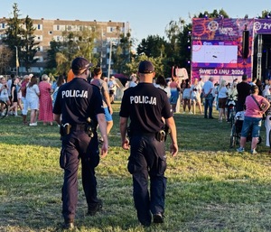 policjanci zabezpieczają Święto Lnu 2026